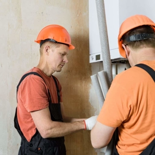 thomas hvac employee working on a gas pipe system